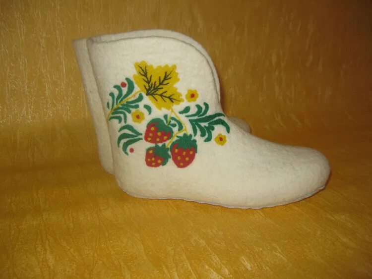 маленькие валенки из шерсти. мышкинский валенок магазин. тонкие валенки из шерсти высшего сорта. шерсть для валенок. валяные детские валенки.