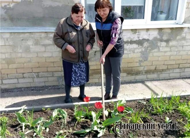 КЦСОН Аткарск. Погода в Аткарске. Фотографии соцработника на улице Киров с рюкзаком. Точная погода в аткарске на 10