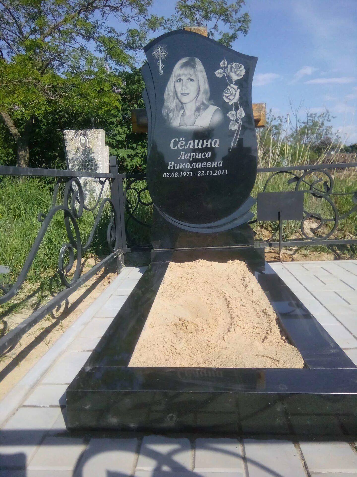 Типовые памятники по низким ценам в Волгограде - Гранит 2002
