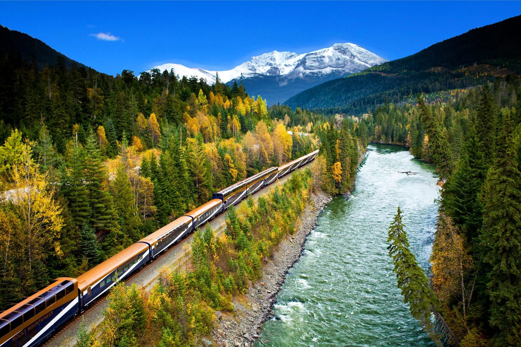 Rocky Mountaineer (Канада). Трансконтинентальная железная дорога Банф. Rocky Mountaineer поезд. Железная дорога в скалистых горах Канада.