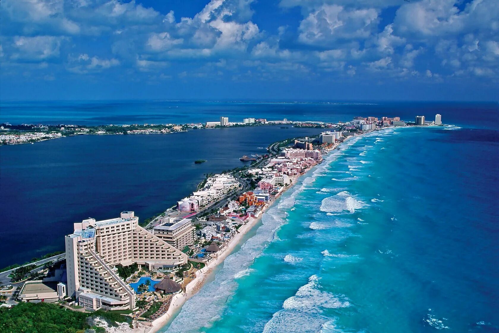 Карибские острова мексика. Канкун Мексика. Карибское море Мексика Канкун. Мексика Cancun. Остров Канкун.