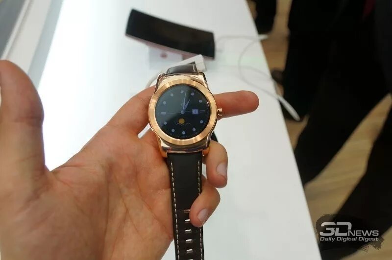 Название часов в китае. Китайские дешевые часы мужские. Китайская марка умных часов. Китайские часы Wear 1. Смарт часы китайских брендов в классическом стиле.
