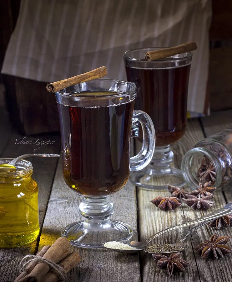Хлебный квас. Старинная медовуха. Медовуха в древней руси. Старинная медовуха. Сбитень напиток.