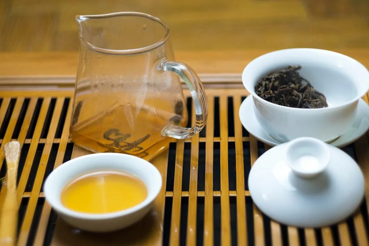 Заварка фото. Желтый китайский чай. Китайский желтый чай чай. Заварка чая. Желтый байховый чай.