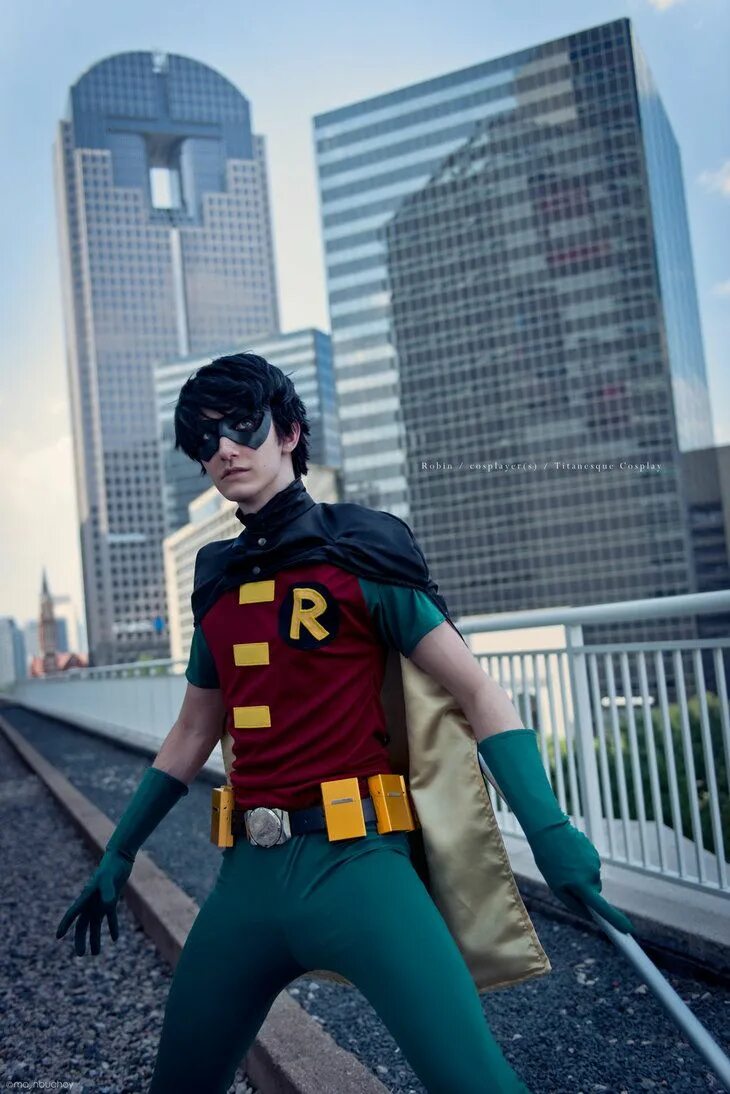 Cosplay robin. Робин косплей. Робин Титаны.