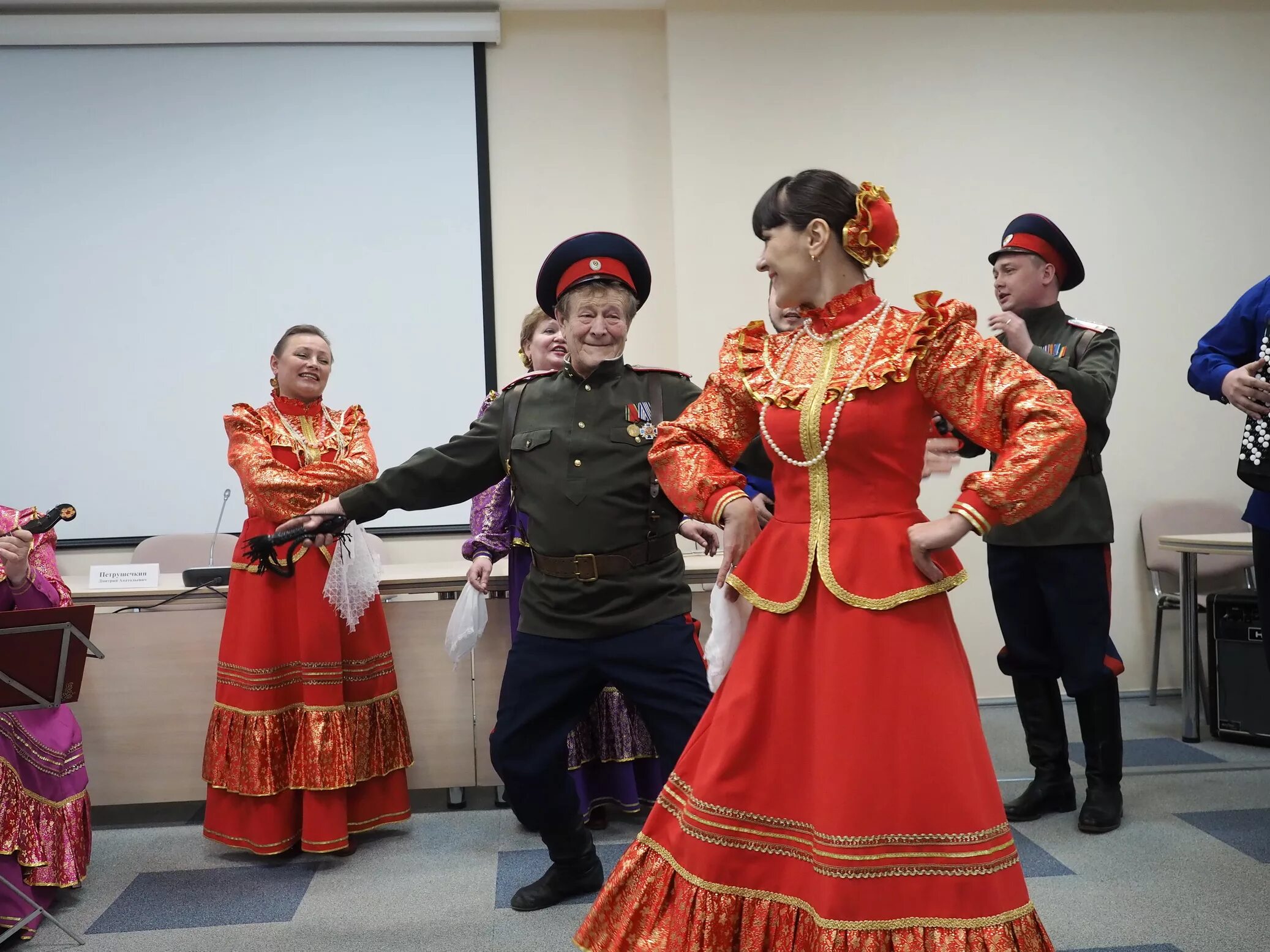 Казачья песня вольный ветер. Казачья песня вольный ветер. Казачья песня вольный ветер. Дмитрий назаров пока станица спит. Любимый мой песня слова.