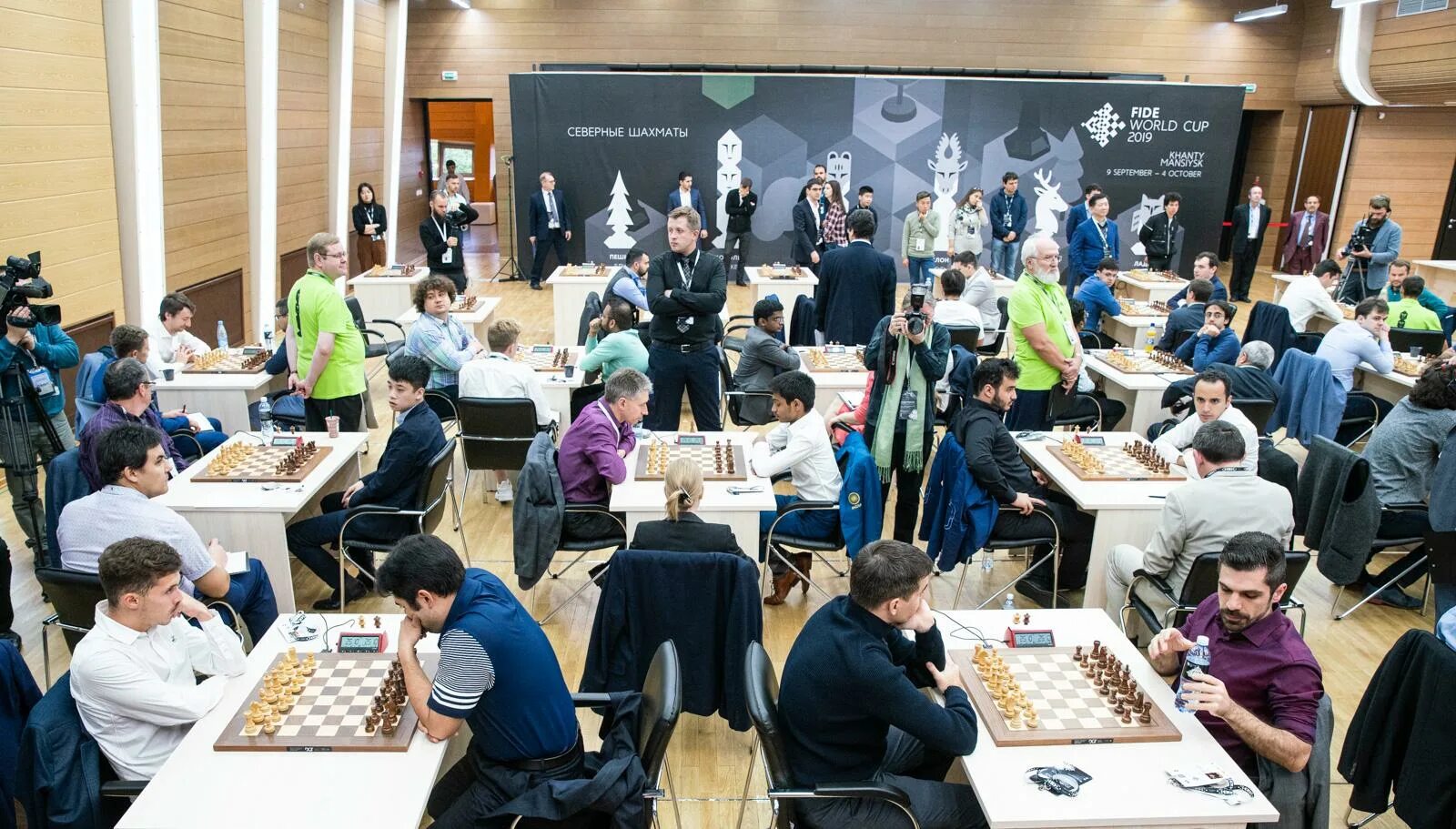 Fide chess. ФИДЕ шахматы. ФИДЕ шахматная Федерация. Шахматный турнир Международный ФИДЕ. Международная шахматная Федерация ФИДЕ лого.