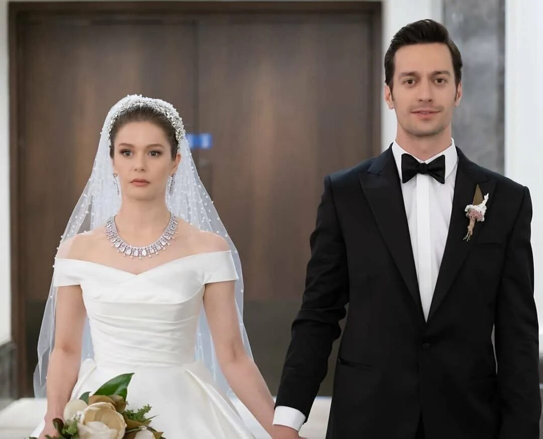 Турецкий сериал отчим и девочка. Девушка за стеклом турецкий 3. Девушка за стеклом турецкий сериал. Девушка за стеклом турецкий сериал. Седат и налан турецкий сериал.