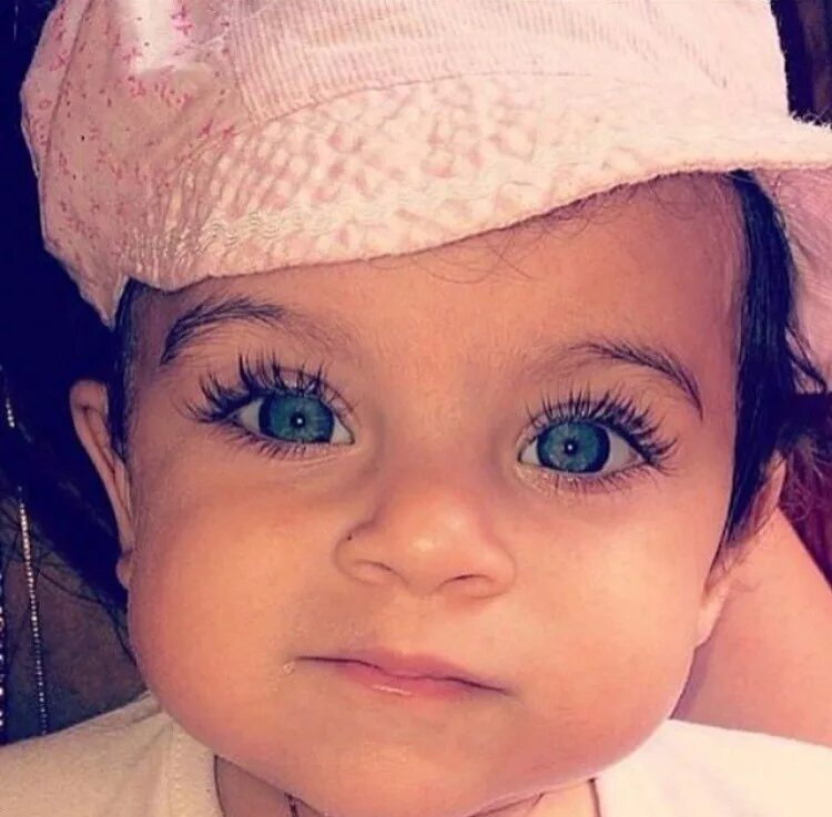 девочка с длинными ресницами. длинные ресницы. девочка с длинными ресницами. анастасия князева 2020. красивые кавказские дети.