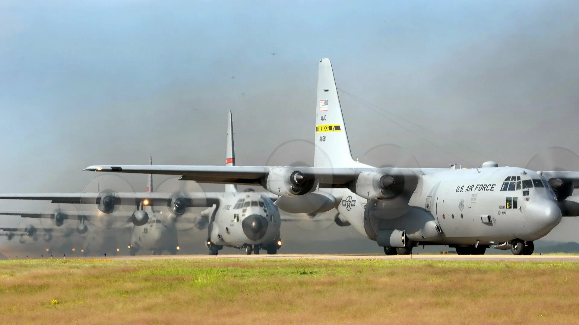 C-130 Hercules. Hercules c130 взлёт с авианосца. Pakistan Air Force c-130 Hercules. Локхид Геркулес.