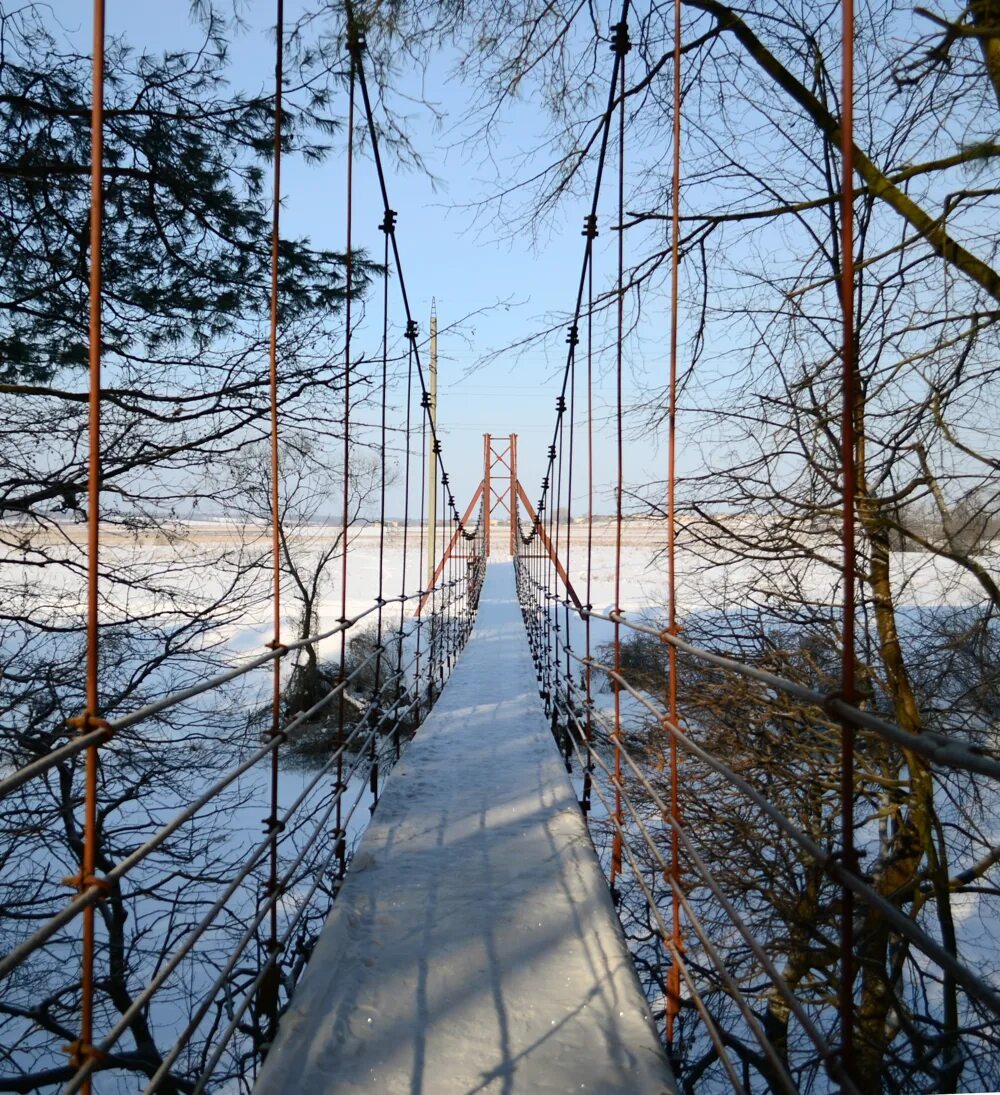Рамно подвесной мост 3.303 1 54. Подвесной мост мурманск лопарская. людиново подвесной мост сукремль. каштакский бор челябинск висячий мост. шмаковка подвесной мост.