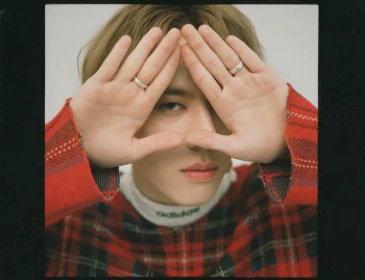 I m teasing you. Got7 eyes on you. got7 album eyes on you. got7 eyes on you фотосессия хен лайн. eyes on you got7 wallpaper.