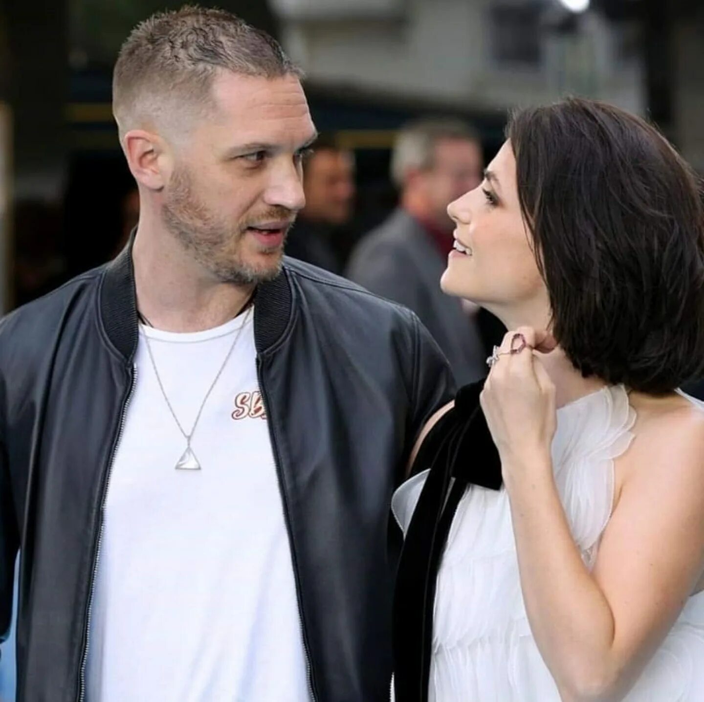 рэйчел спид жена тома харди. том харди с женой 2022. жена тома харди шарлотта райли и ребенок. жена тома харди шарлотта райли. шарлотта райли 2021.