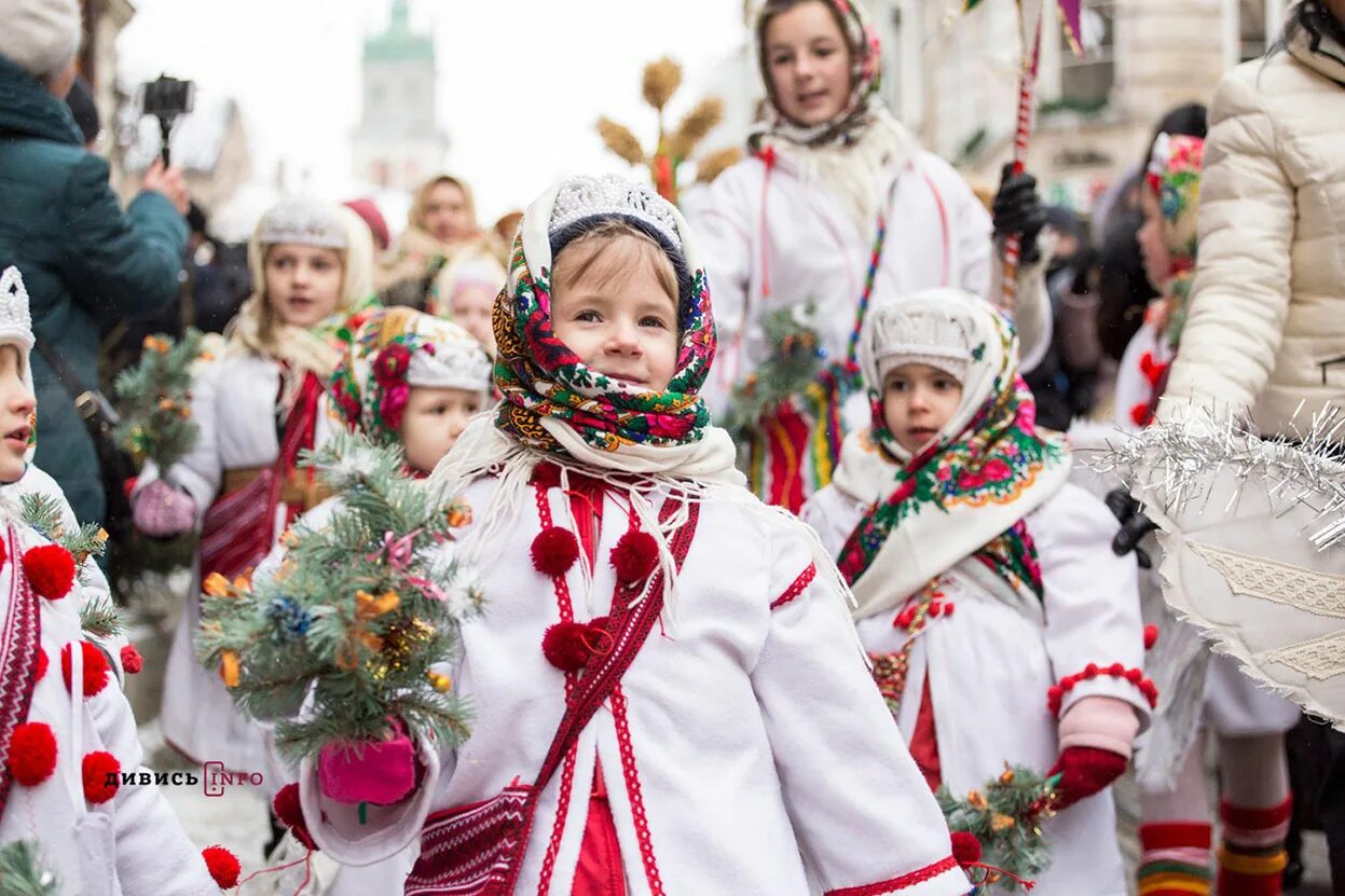 Когда празднуют рождество в украине. Рождественские гульянья. Празднование Рождества. Рождественские гуляния. Рождественские гуляния в России.