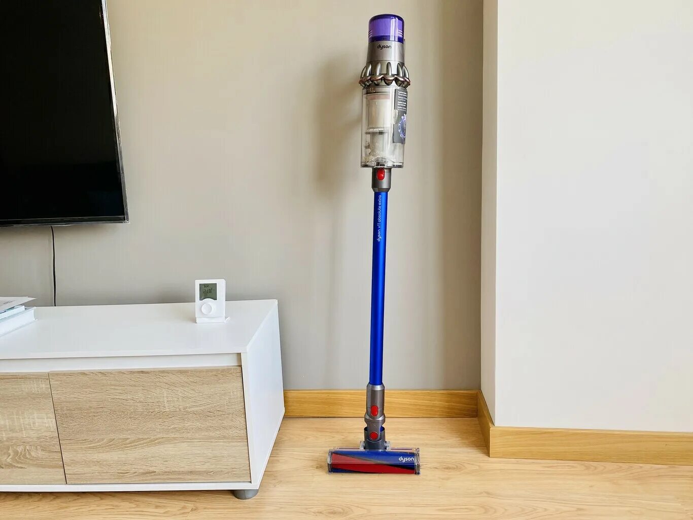 Дайсон v11. Dyson v11 absolute. Пылесос Dyson v11 absolute. Dyson v11 absolute Extra. Dyson v11 absolute pro