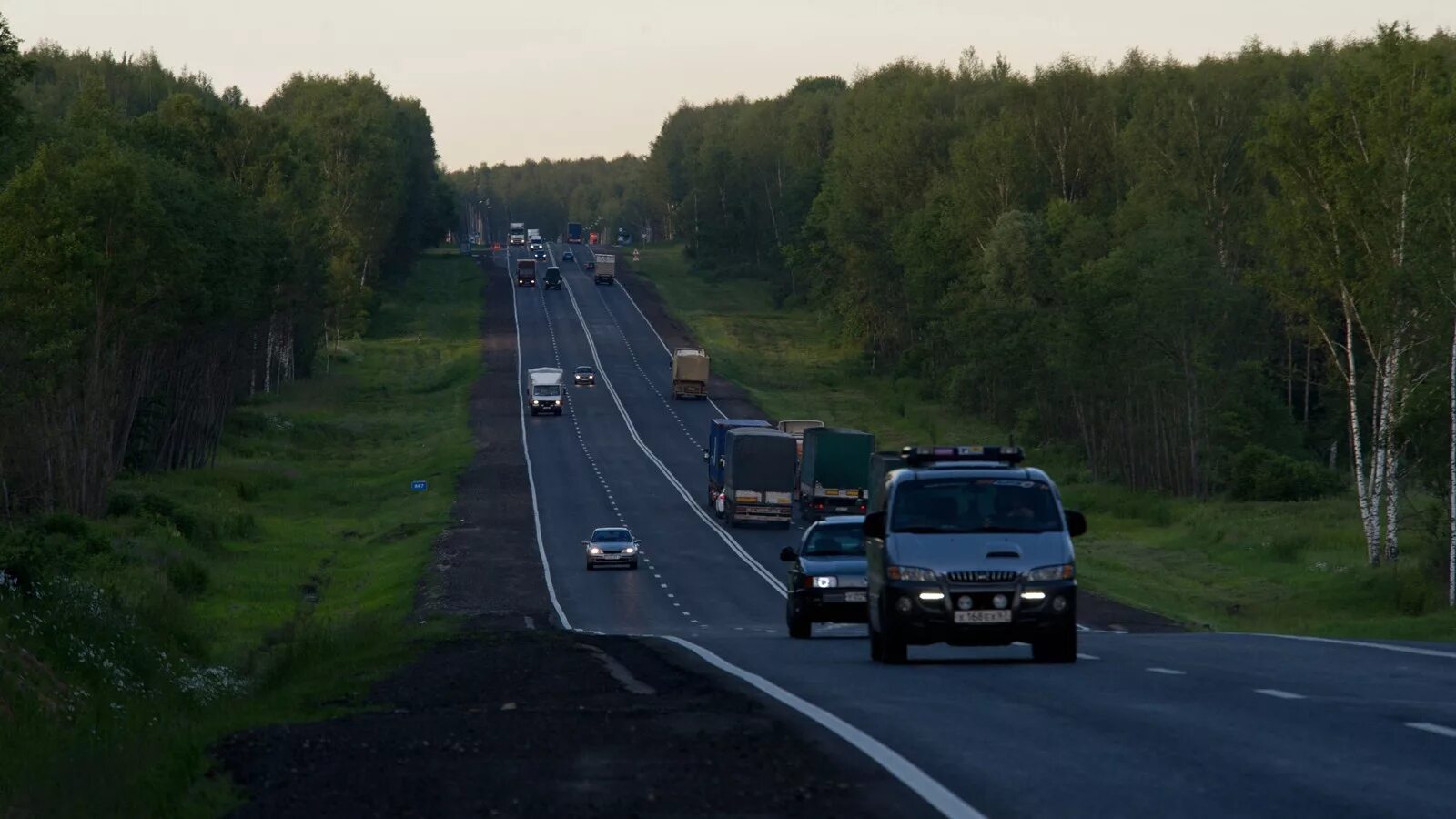 Дороги россии 6. Дорога Россия. Трасса Россия. Трасса с машинами. Федеральная трасса России.