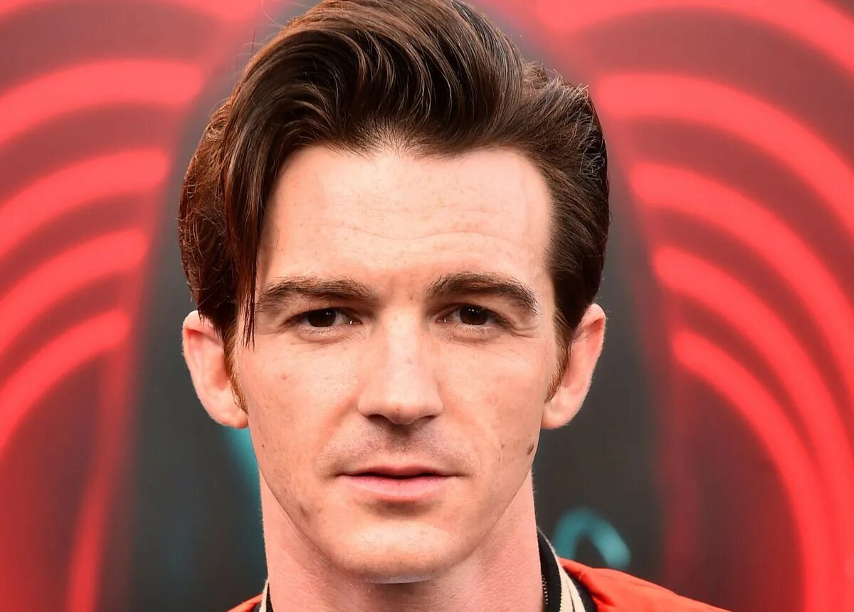 Drake bell 2022. Drake bell. Дрейк белл. Дрейк белл. Drake bell.