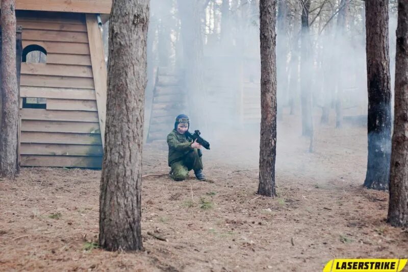 Лазертаг в парке. Парк Танаис Воронеж лазер страйк. Парк Танаис Воронеж лазертаг. Лазертаг в Воронеже Алые паруса. Лазерстрайк в Воронеже Танаис.