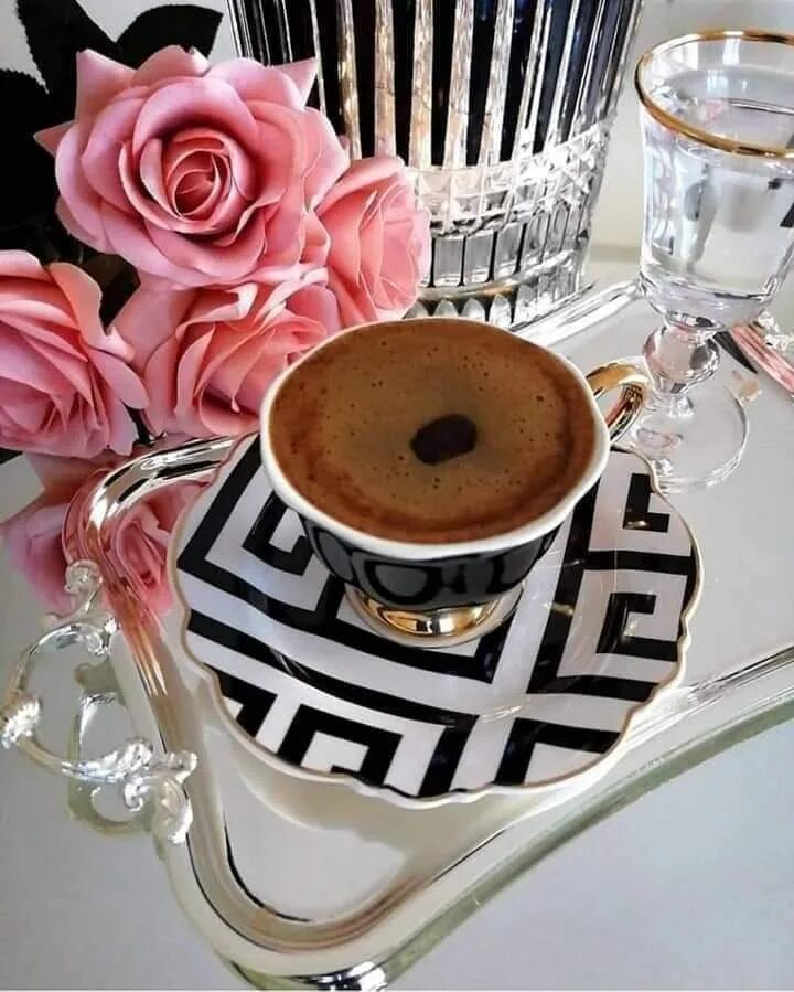 Картинка доброе кофе. Доброе утро кофе. Чашка кофе с добрым утром. Доброе утро с чашечкой кофе. С добрым утром кофе.