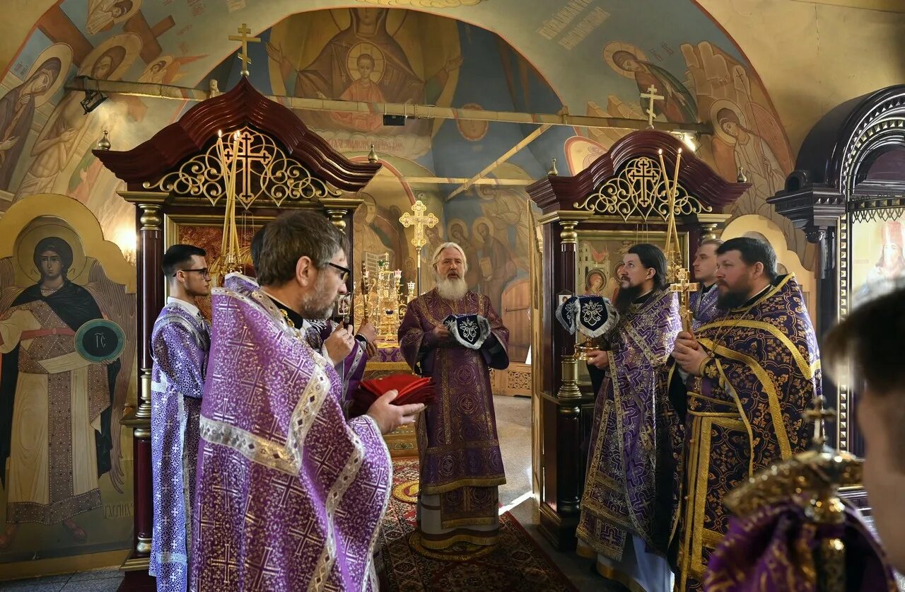 Иркутская епархия сайт. Православный храм. Иркутская епархия. Служба в православном храме.