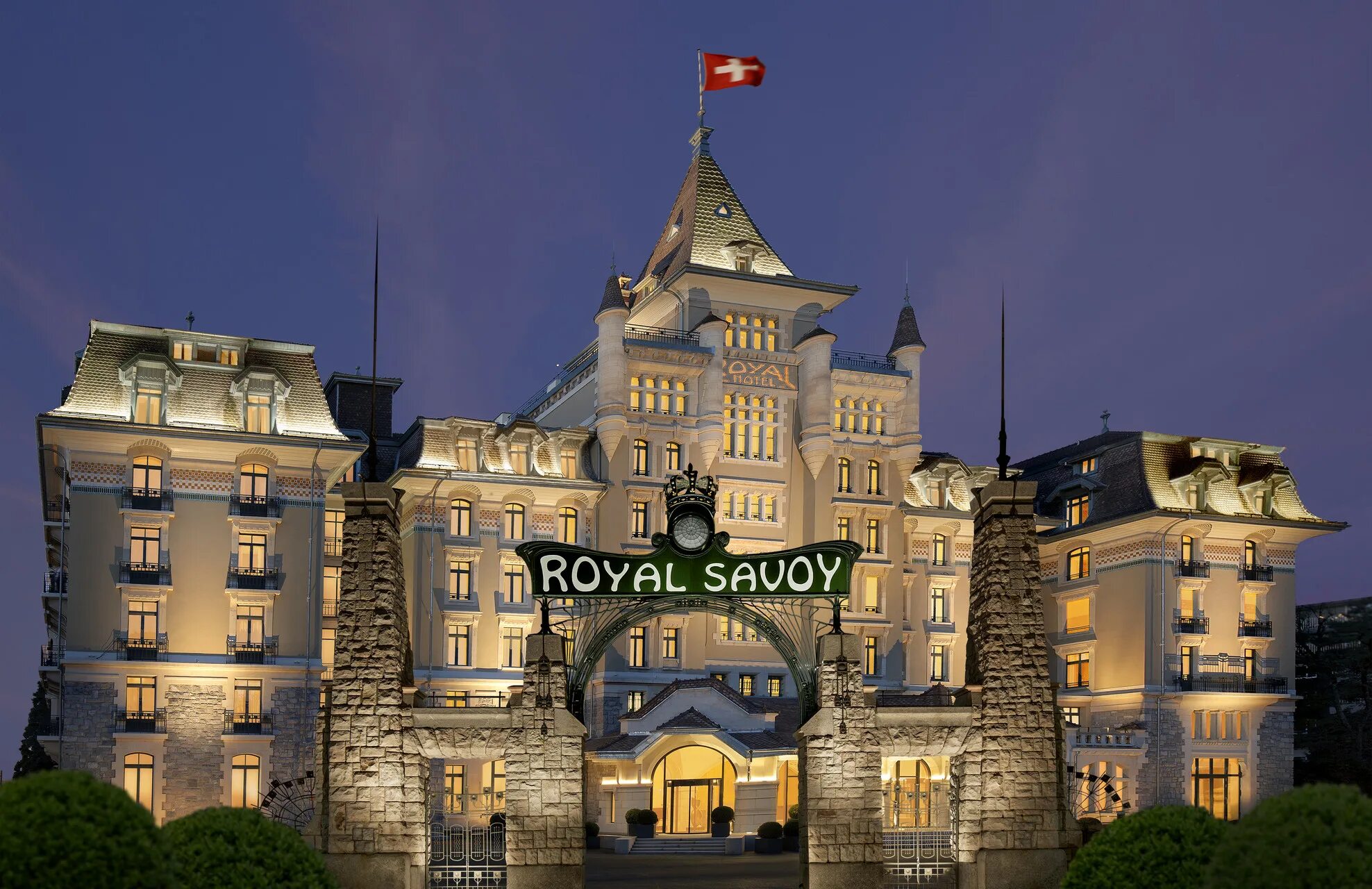 Royal savoy. Роял Савой Швейцария. Отель Савой в Швейцарии. Savoy Lausanne. Royal Savoy Lausanne.