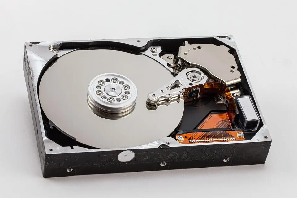 Жесткий диск компьютера является. Жесткий магнитный диск Винчестер. Жесткие диски – HDD (hard Disk Drive). Винчестер ( HDD — hard Disk Drive ). "Жесткий диск" Jumbo v8.