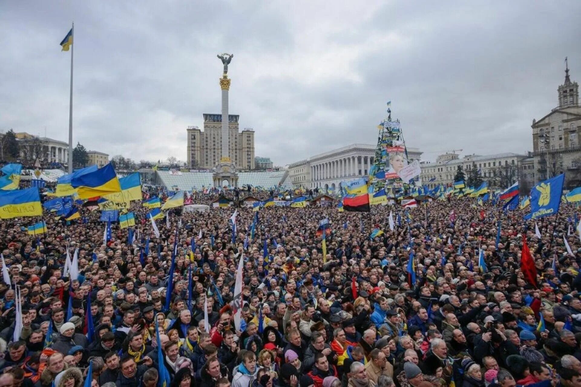 Майдан Незалежности Киев 2014. Евромайдан на Украине в 2014. Майдан Украина 2013. Киев площадь независимости Евромайдан. Майдан на украине в 2014 простыми словами