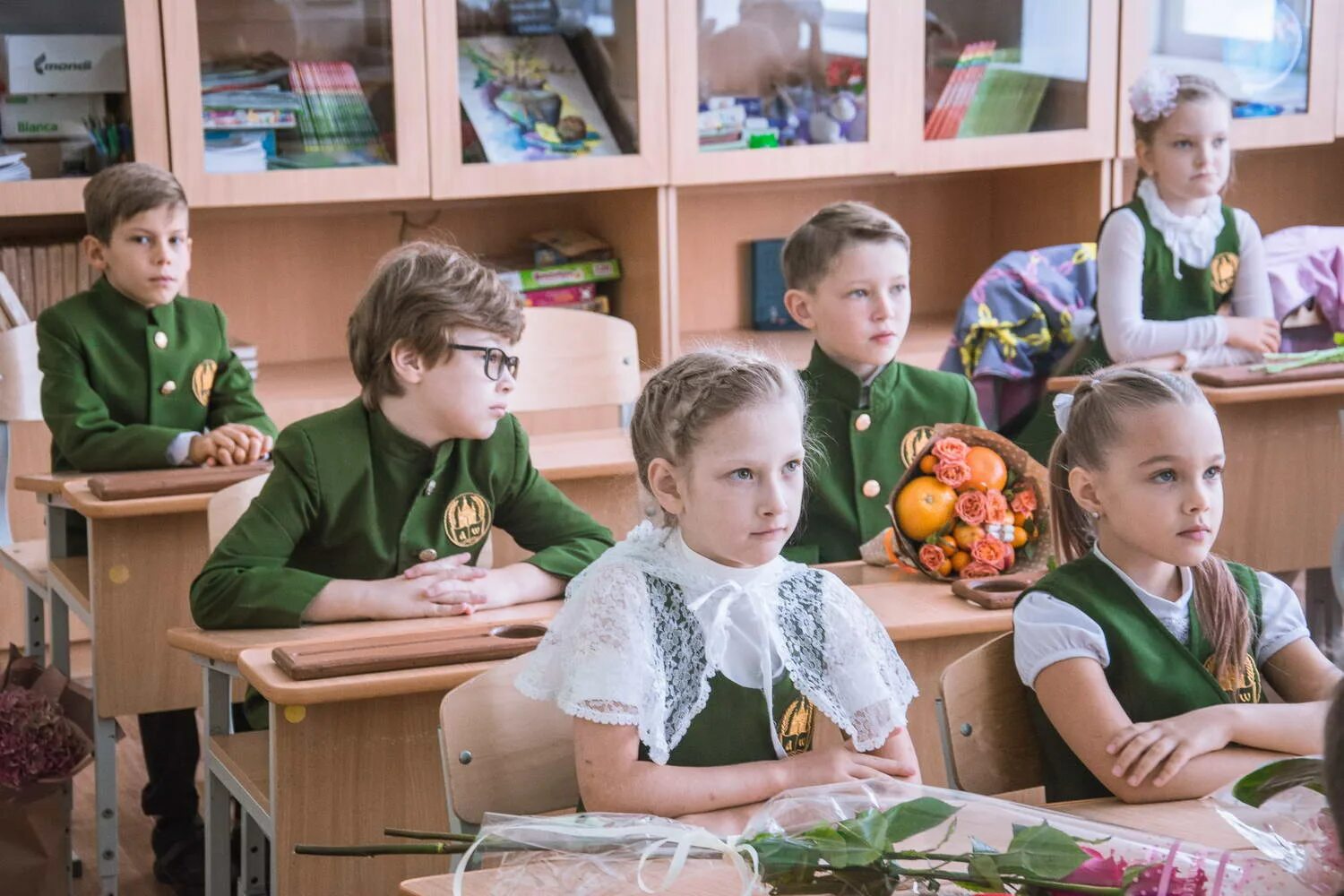 Православная гимназия дневник. Православное воспитание в школе. Православная гимназия дети за партами. Воспитание в школе Россия. 1 Сентября в православной школе.