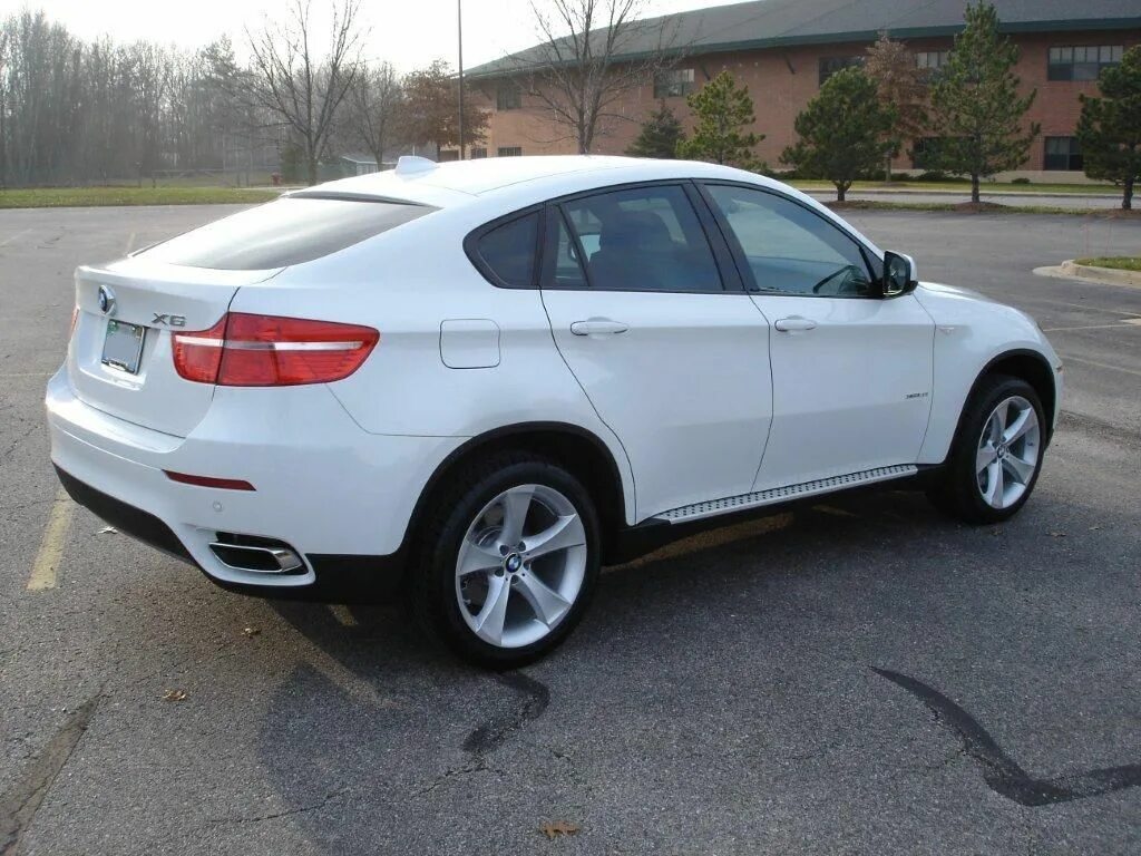 White x6. BMW x6 белый 2008. БМВ Икс 6 белая. БМВ х6 новая белая. БМВ х6 2010 белый.
