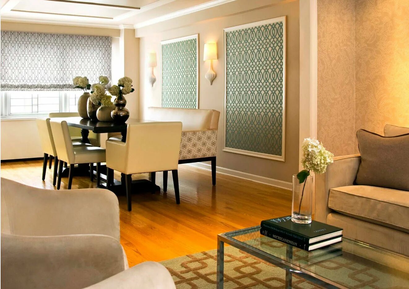 Стены со вставками. Кружево в интерьере. Стеклянные вставки в стене. Лепнина в интерьере. Обойные вставки в интерьере.