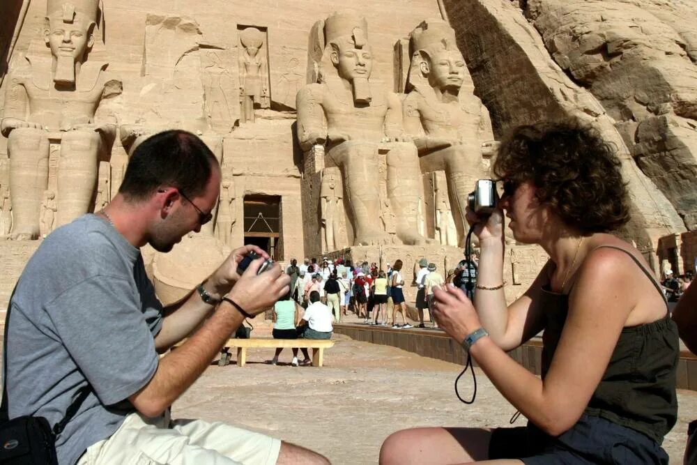 Можно ли сейчас в египет. Туристы в Египте. Египет туризм. Египет туристический. Путешественники в Египте.