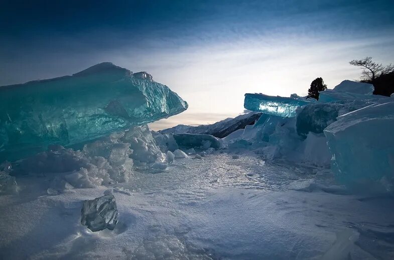 Бирюзовый лёд озера Байкал. Бирюзовый лед Байкала. Ледяные Торосы. Тема ледового