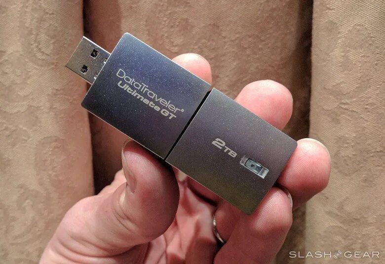 Kingston USB флешка 2 TB. Флешка юсб на 2 ТБ. Флешка на 1 терабайт Кингстон. Флешка Kingston USB 1 терабайт.