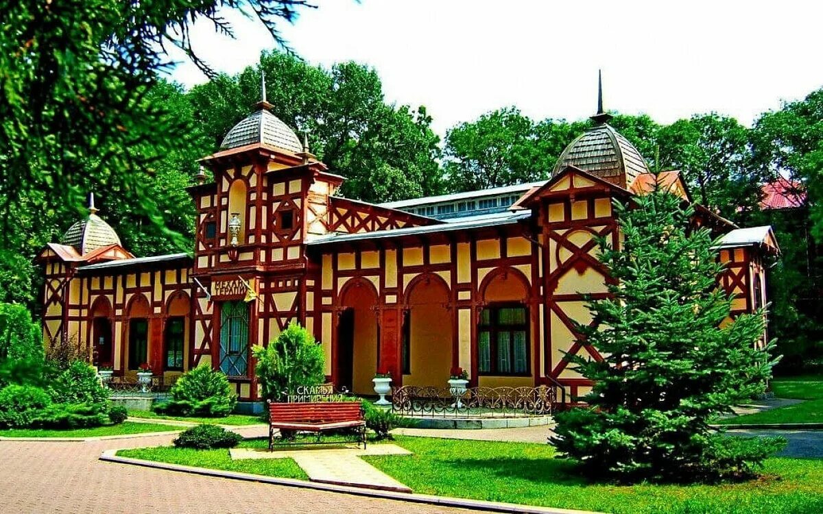 Рязань ессентуки. Курортный парк ессентуки здание механотерапии. институт в парке ессентуков. парк ессентуки лавочки. ессентуки курортный парк весна.