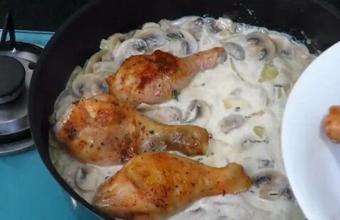 Голень куриная в сметане с чесноком