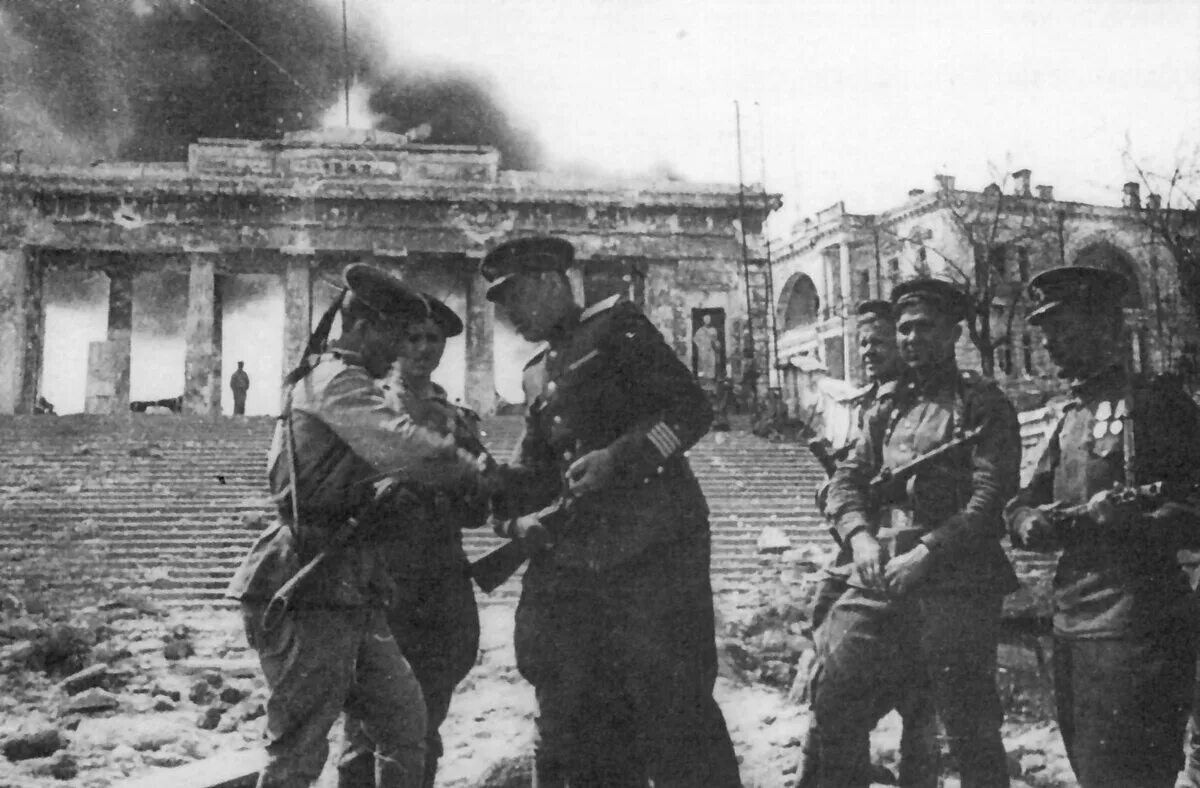 Освобождение Севастополя 1944. Освобожденный Севастополь 1944. Симферополь 1944 года