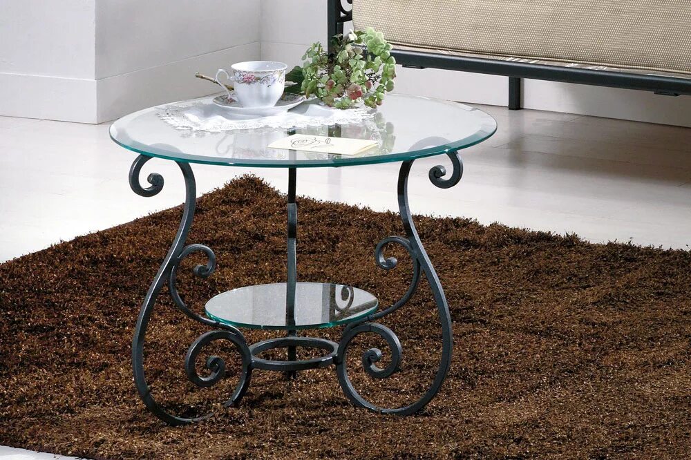 Кованый стол элегант. Столик кованый круглый. Кованый столик со стеклом. Кованый журнальный столик со стеклом. Кованые стеклянные столики.