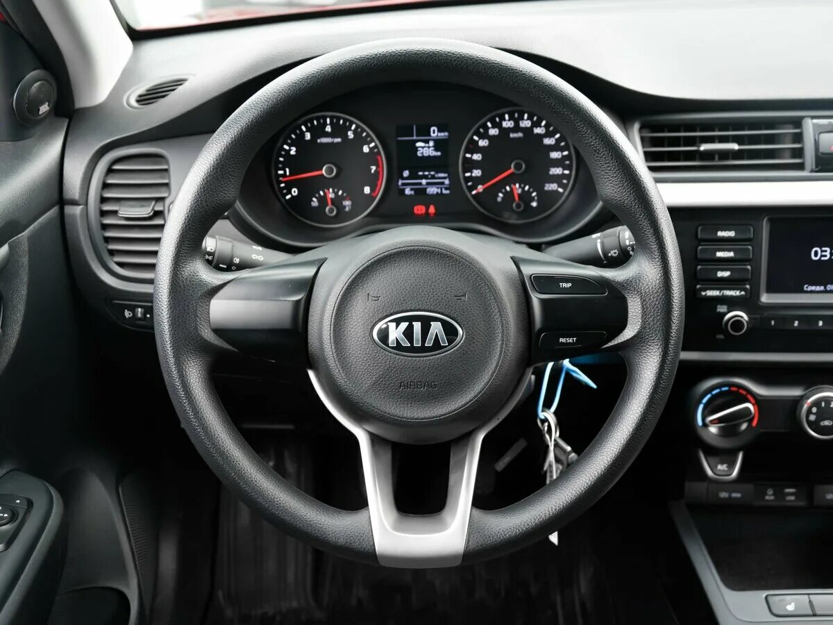 Kia Rio 2018 салон механика. Kia Rio 2019 салон. Kia Rio 2017 комплектации. Киа Рио 2019 комплектации. Киа рио максимальная комплектация