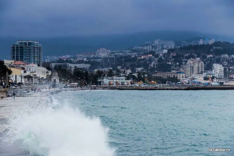 Погода ялта март 2024 год. Ялта март. Крым Ялта март. Ялта автономная Республика Крым. Ялта в марте.