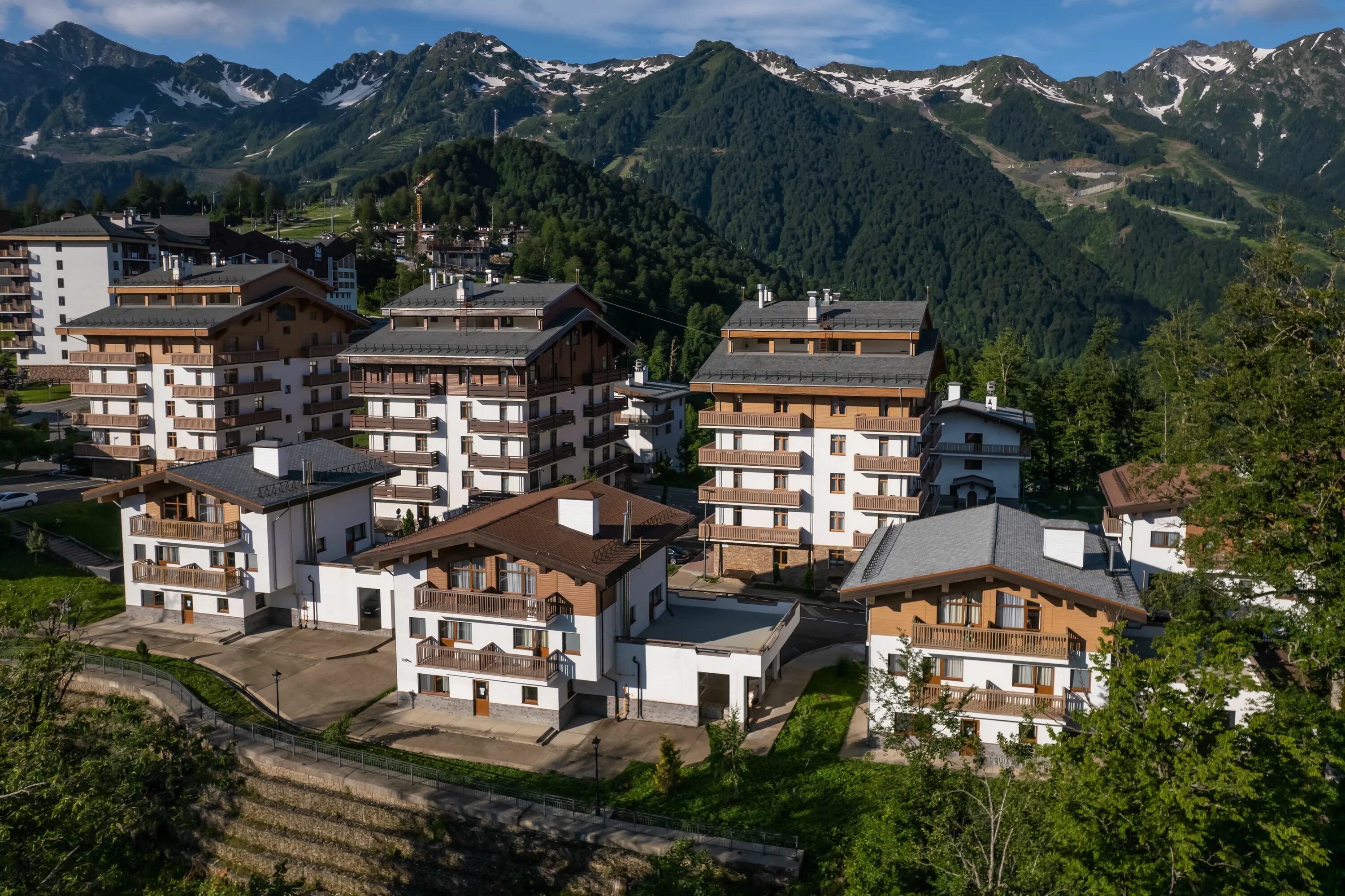 Гостевая village. Roca Village красная Поляна. Эсто-садок красная Поляна.