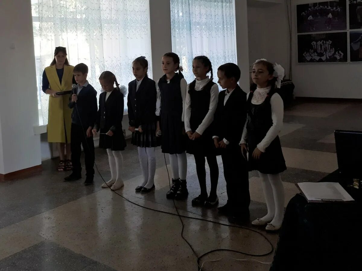Веселовская средняя общеобразовательная школа. Веселовская средняя школа. Весёловская школа фото. Новосибирск средняя школа 1. Веселовская средняя школа.