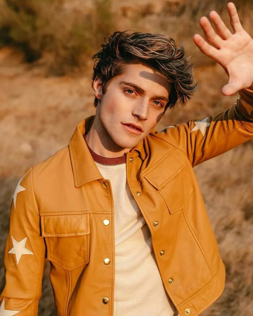 милое лицо парня. красивые эстетичные мальчики. альваро мэл. эстетика парней. милый молодой человек.