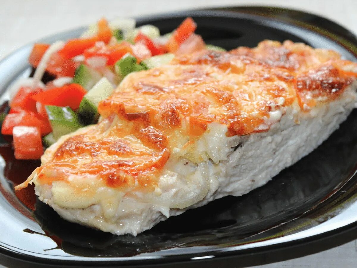 Запекания куриного филе. Мясо по французски. курица по французски. курица по-французски в духовке. куриное филе по-французски в духовке.