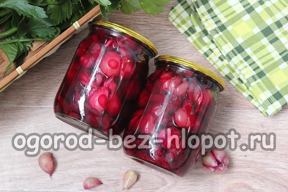 Свекольный маринованный чеснок. Маринованный чеснок на зиму со свеклой без стерилизации. Свекольный маринованный чеснок. Маринованный чеснок зубчиками со свеклой. Свекла с чесноком.