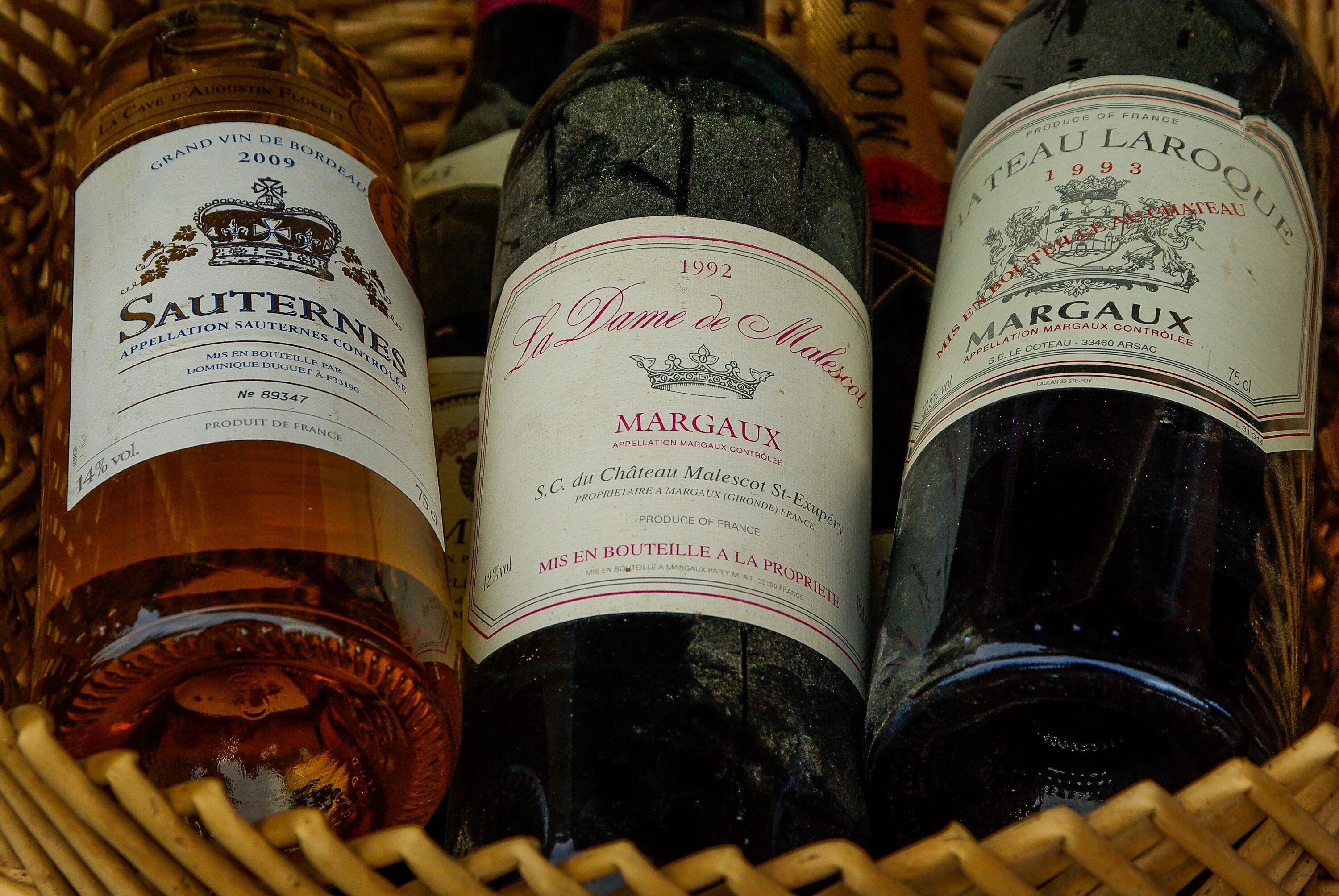 Вино Франция бордеаукс. Французское вино Bordeaux. Франзуцкое вино Бордокс. Вино бургундское Франция. Сорта французских вин