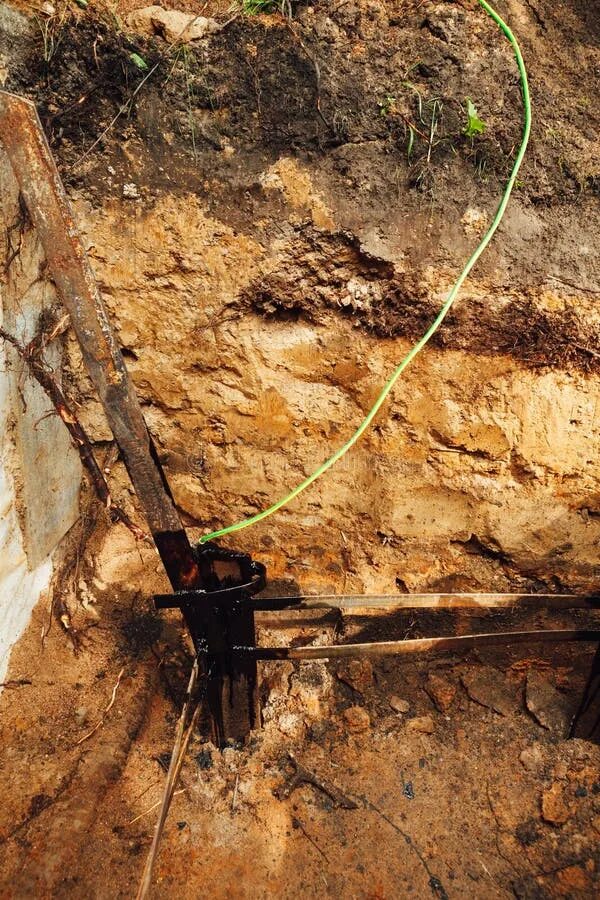 Заземление grounds. Заземление прикол. Заземление штырь в землю. Заземление труб. Заземление диаметр штыря.