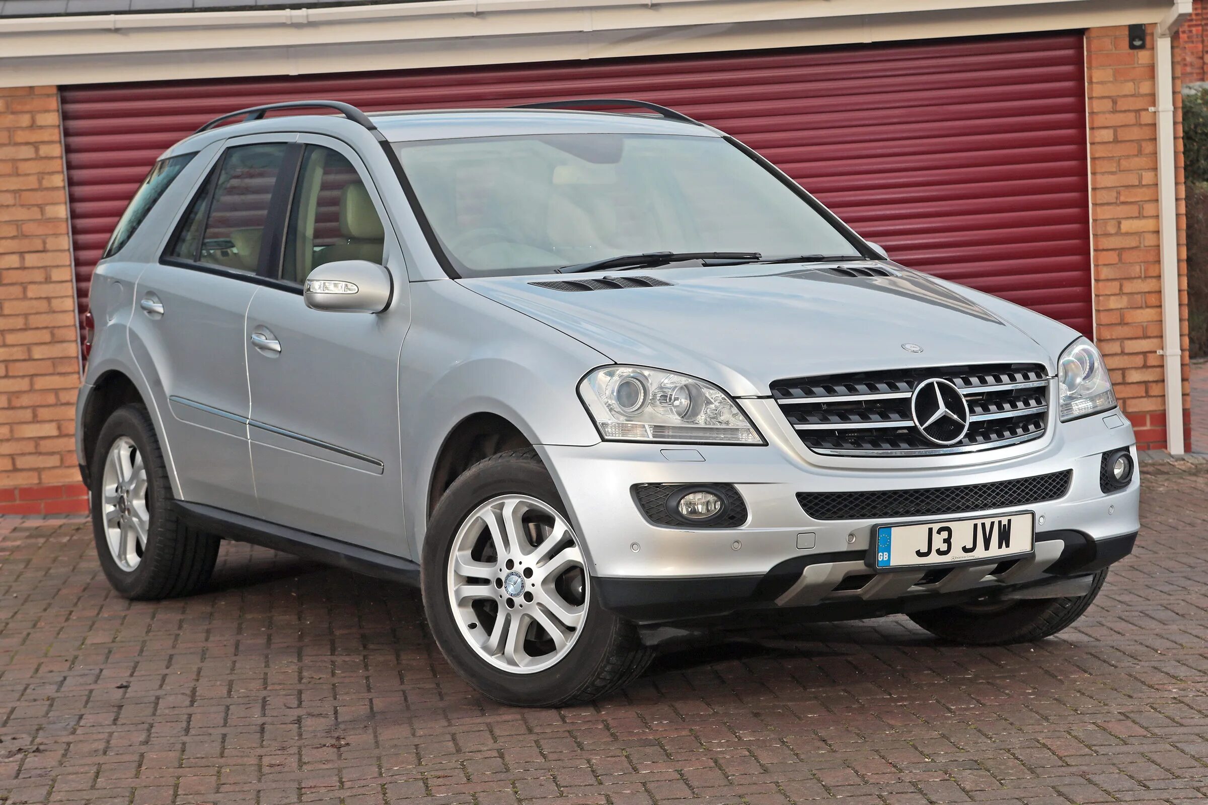 Mercedes-Benz m-class (w164). Mercedes Benz ml 500. Мерседес Бенц ml 320. Мерседес мл 164.