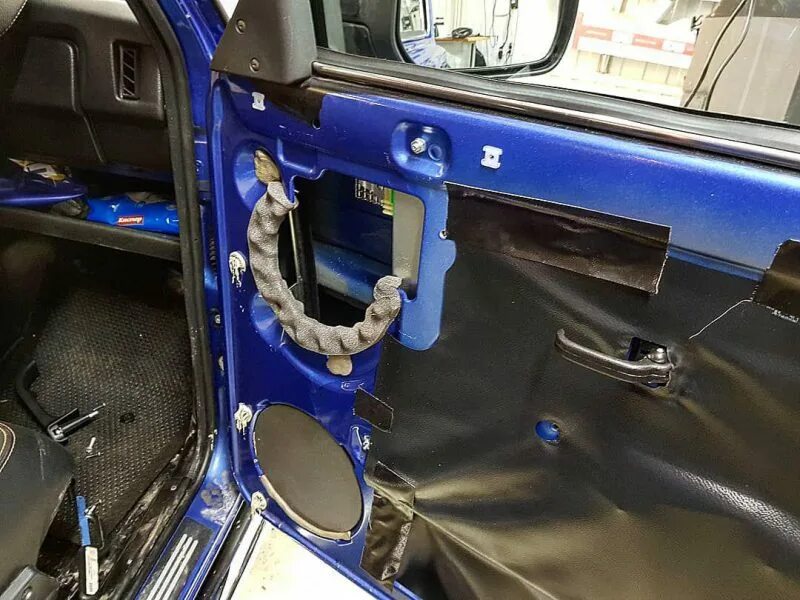Нива установка динамиков в двери. Колонки на ниву 2121 в двери. динамики в передние двери нива 21214. подиумы на ниву 21213. динамик в дверь нива 21214.
