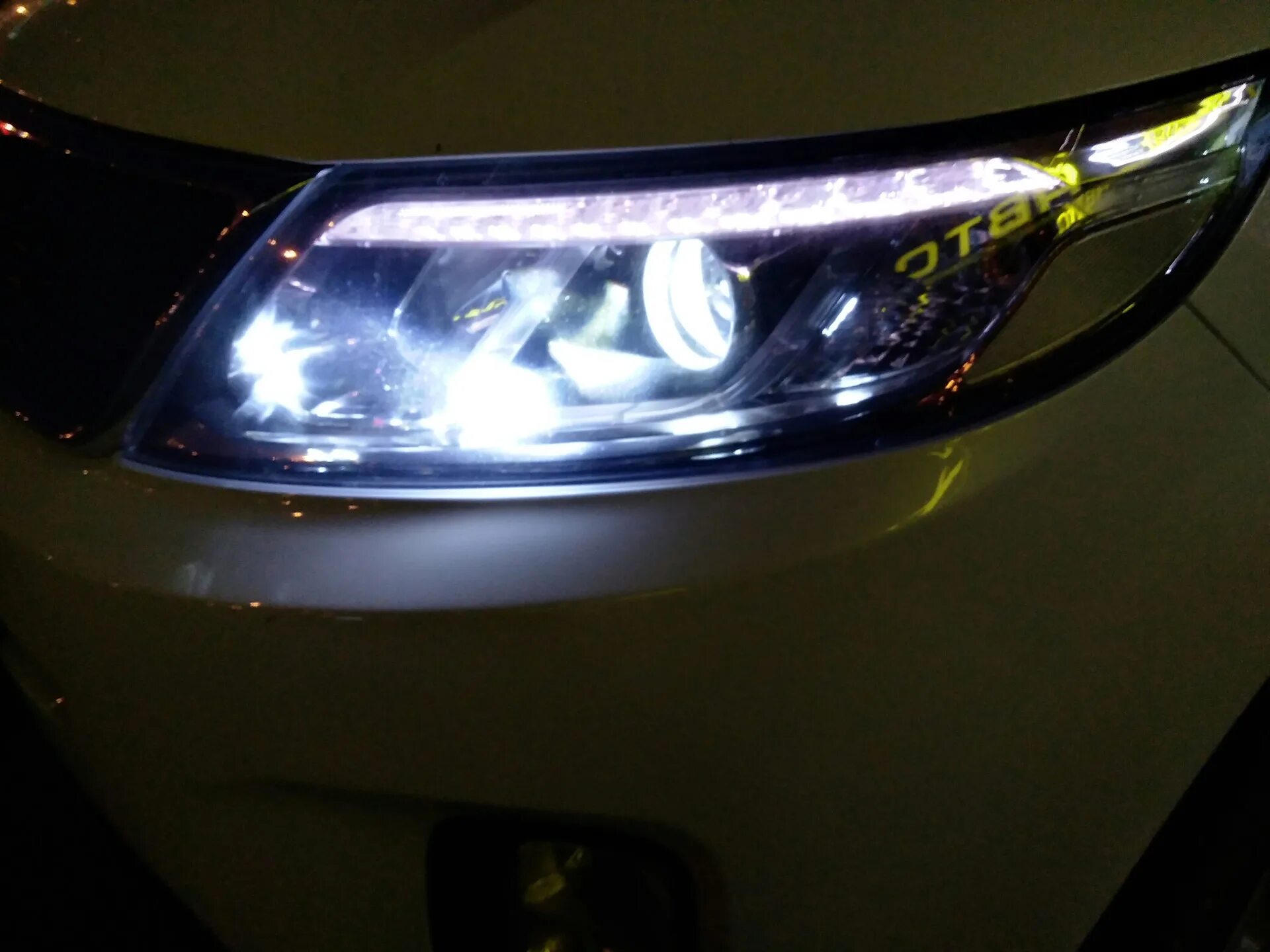 Дальний свет киа соренто. Led в Дальний свет Kia Sorento XM. Киа Соренто светодиодные лампы ближнего света. Led лампы в Дальний свет Киа Соренто Прайм. Лампа Sorento XM Ближний свет.