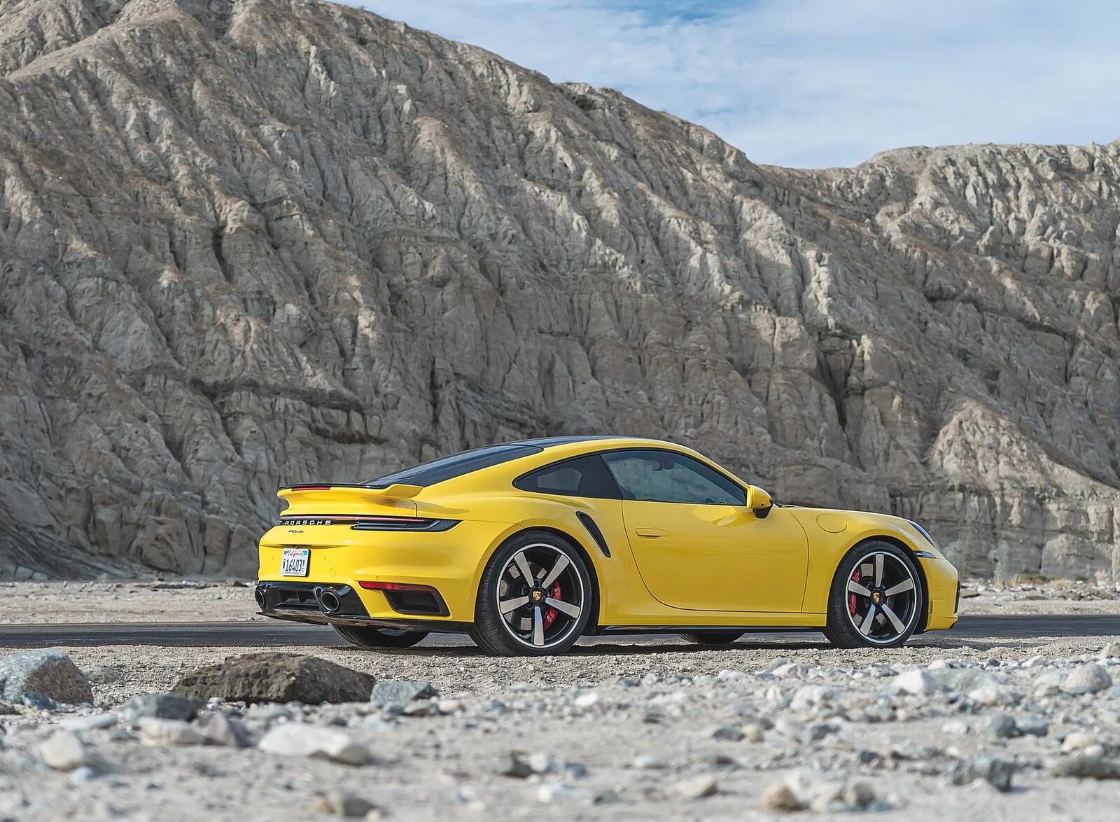 форд мустанг 2021. Bmw m4 competition 2021 желтая. Yellow 2021. Opel astra l 2021. Aston martin vantage roadster 2020.